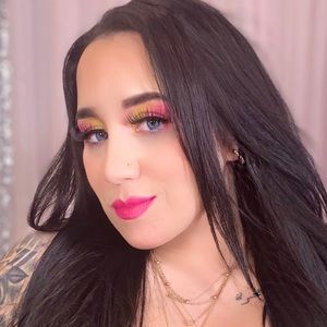 Meet your Posher, Shahira